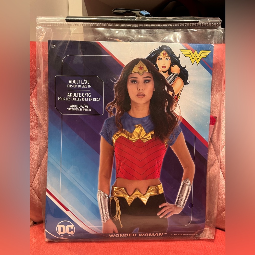 Wonder Woman Costume Accessory Kit for Women L/XL - Picture 3 of 5